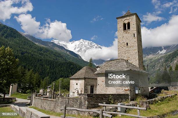 Igreja De Alpine - Fotografias de stock e mais imagens de Piemonte - Piemonte, Rezar, Alpes Europeus