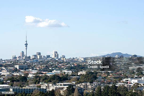 Cidade De Auckland Com Ilha Rangitoto - Fotografias de stock e mais imagens de Auckland - Auckland, Torre Sky, Arquitetura