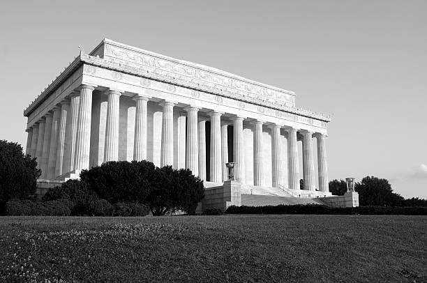istock Sunrise at the Lincoln Memorial 90383594
