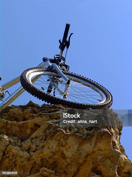 Foto de Bicicleta e mais fotos de stock de Arranjar - Arranjar, Azul, Beleza natural - Natureza