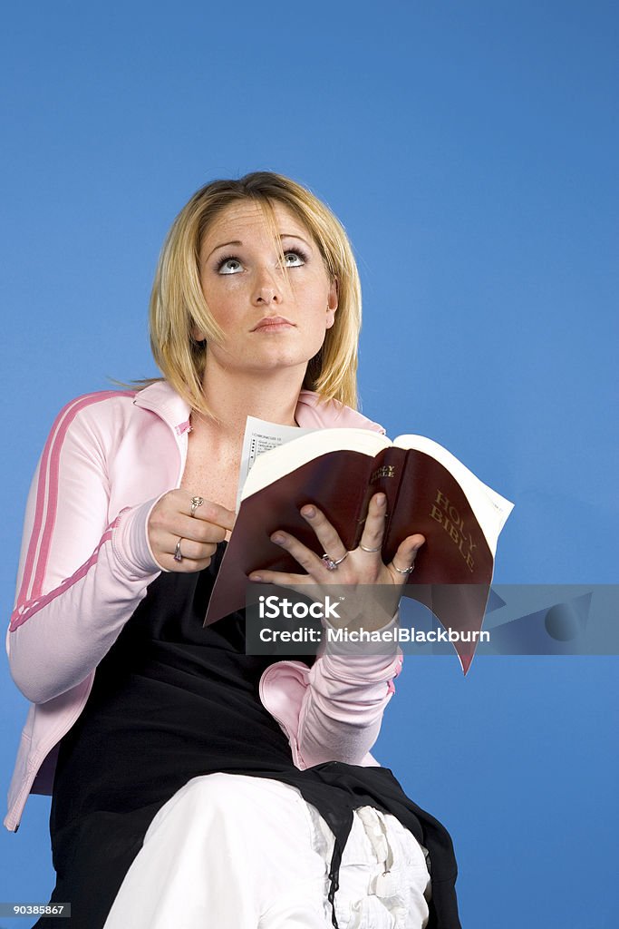 La lectura de la Biblia#04 - Foto de stock de Abrir libre de derechos