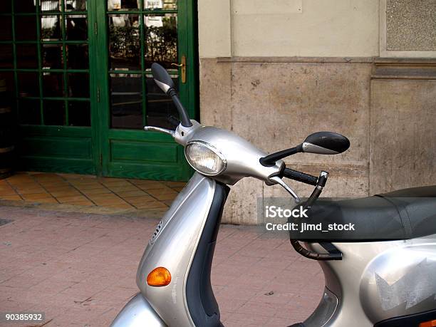 Euroscooter Foto de stock y más banco de imágenes de Símbolo de Moneda de la Comunidad Europea - Símbolo de Moneda de la Comunidad Europea, Ciclomotor - Vehículo de motor, Motocicleta