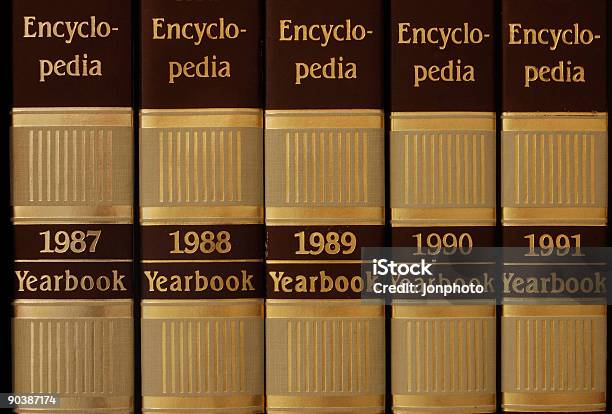 シリーズの Encyclopedia - 百科事典のストックフォトや画像を多数ご用意 - 百科事典, 金色, アーカイブ