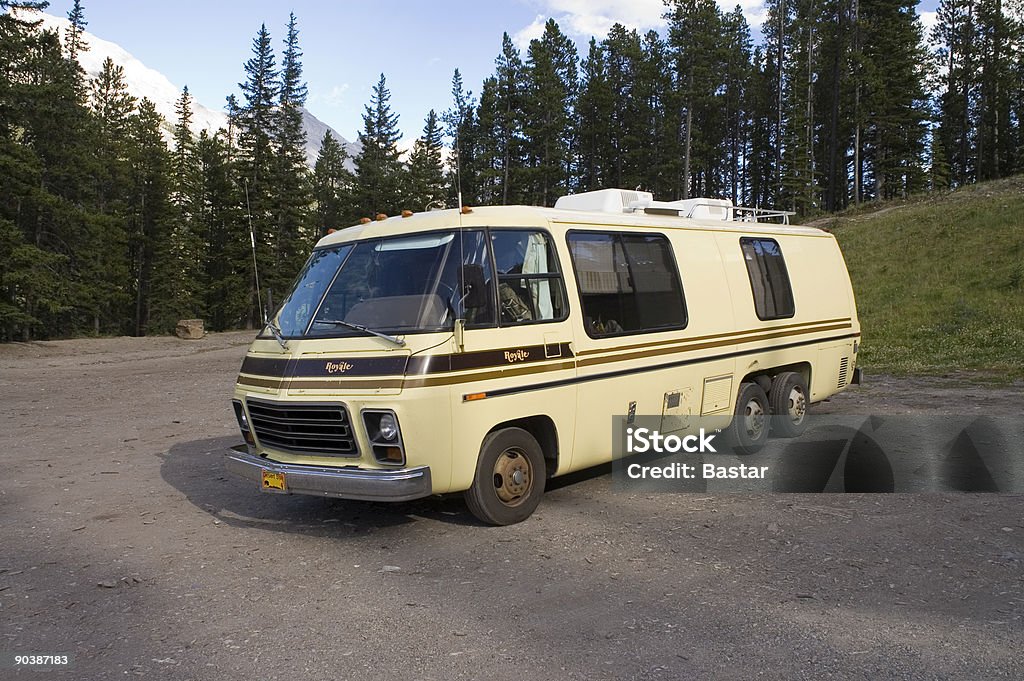 Caravana vintage - Foto de stock de Autocaravana libre de derechos