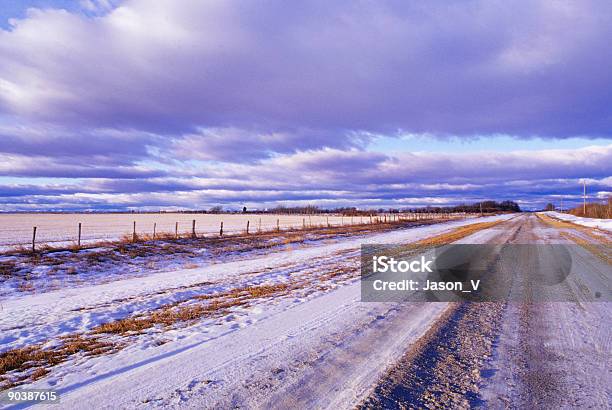 Zimą Droga Chmury - zdjęcia stockowe i więcej obrazów Alberta - Alberta, Bez ludzi, Biały