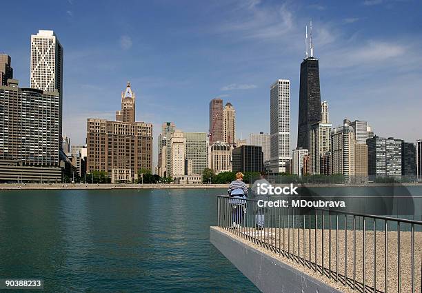 De Chicago Foto de stock y más banco de imágenes de Chicago - Illinois - Chicago - Illinois, Parejas, Aire libre