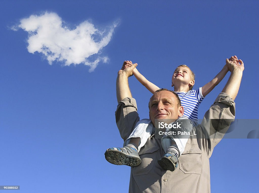 Дед и Внук с облако - Стоковые фото Выгодоприобретатель роялти-фри