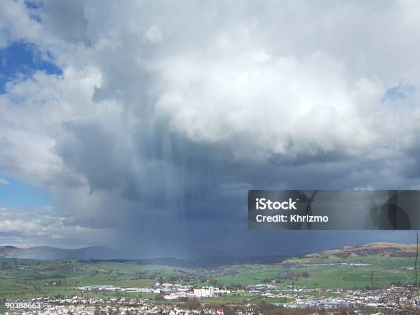 Photo libre de droit de Douche De Printemps banque d'images et plus d'images libres de droit de Avril - Avril, Chute d'eau, Cumulonimbus