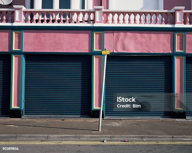 Casa Rosa No País De Gales Reino Unido - Fotografias de stock e mais imagens de Loja - Loja, Comércio - Consumismo, Fazer Compras