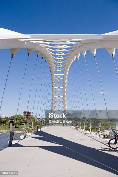Puente Colgante Foto de stock y más banco de imágenes de Acero - Acero, Agua, Aire libre