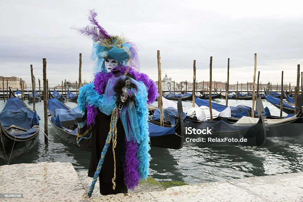 Splendida donna in maschera sul Canal Grande a Venezia (XXL - Foto stock royalty-free di Ambientazione esterna