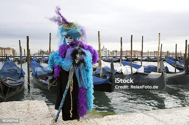 Splendida Donna In Maschera Sul Canal Grande A Venezia Xxl - Fotografie stock e altre immagini di Ambientazione esterna