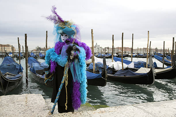 美しい雌のマスクで、ヴェニスの大運河に(xxl - mythology venice italy carnival mask ストックフォトと画像