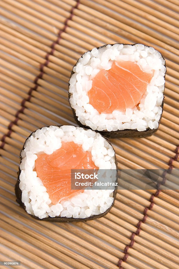 Des sushis au saumon - Photo de Aliment libre de droits