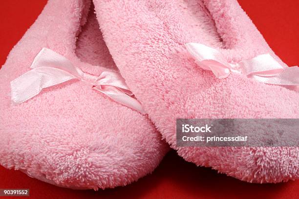 Rosa Fuzzy Pantofole - Fotografie stock e altre immagini di Abbigliamento - Abbigliamento, Calzature, Comodità