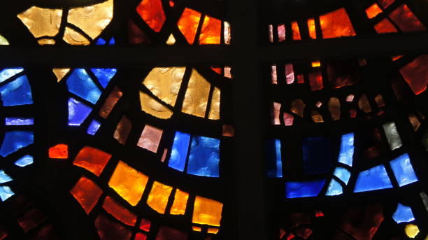 개요 스테인드 글라스 - stained glass church indoors close up 뉴스 사진 이미지