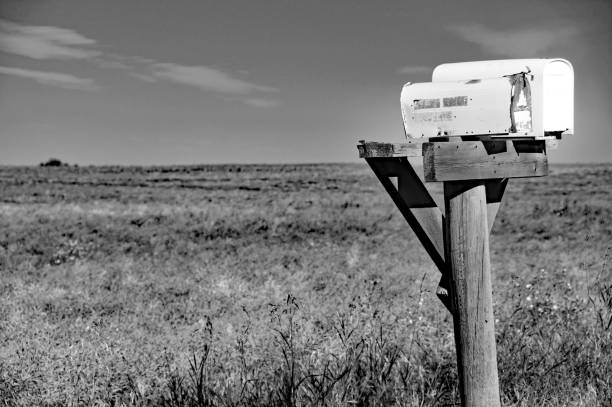istock Rural mailboxes in an agricultural area on post 903935094