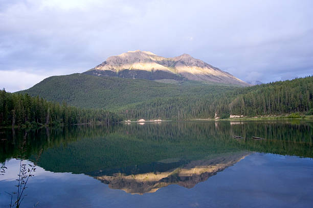 istock alces lake in the break of dawn 90393621