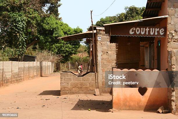 Escena De La Calle Africana Foto de stock y más banco de imágenes de Aire libre - Aire libre, Aldea, Benín