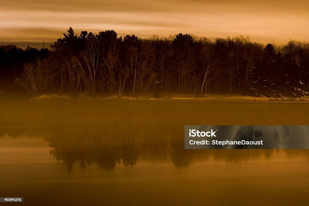 Tranquilla notte di nebbia - Foto stock royalty-free di Acqua