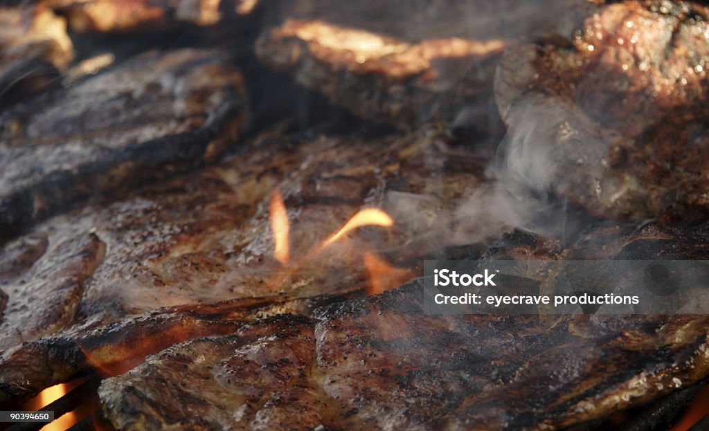 Свинина стейки блюда на гриле - Стоковые фото Барбекю роялти-фри