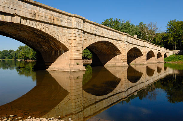 istock Close View of the Monocacy Aqueduct 90394952