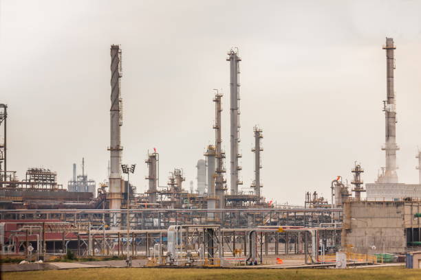istock Oil and gas refinery industrial. 903950078