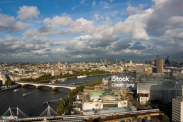Paisaje De La Ciudad De London Foto de stock y más banco de imágenes de Aire libre - Aire libre, Arquitectura, Catedral