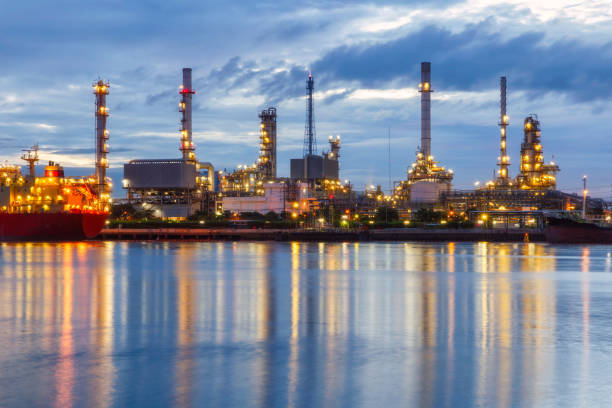 istock Oil refinery plant 903956476