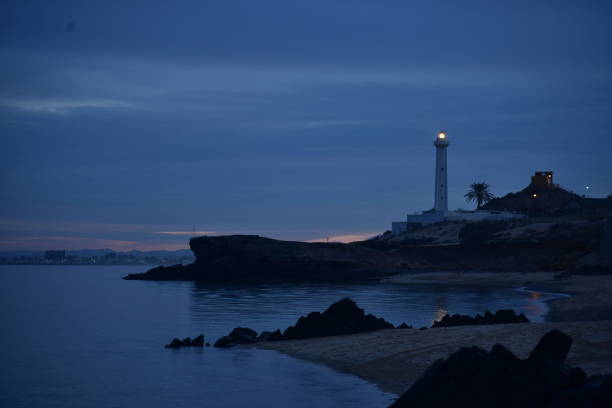 lighthouse light dusk sky point san felipe, sea of cortez, baja, mexico - lighthouse reef imagens e fotografias de stock