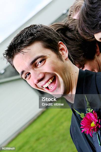 Groomsmen - Fotografias de stock e mais imagens de Adulto - Adulto, Alegria, Amigo Solteiro do Noivo que o Acompanha na Cerimónia do Casamento