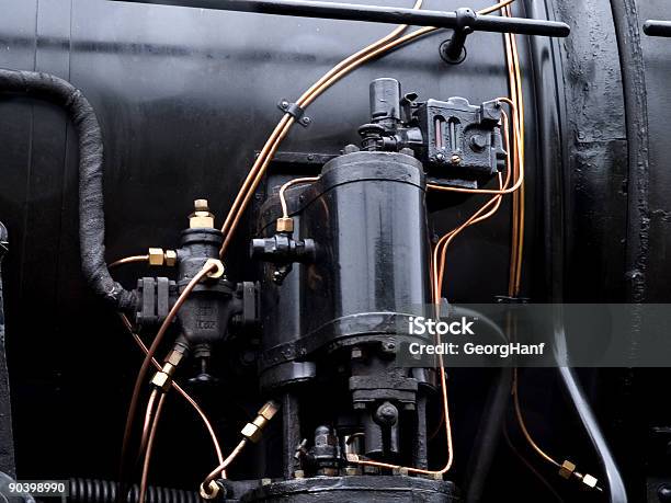 Locomotora De Vapor Foto de stock y más banco de imágenes de Acero - Acero, Agua, Amarillo - Color