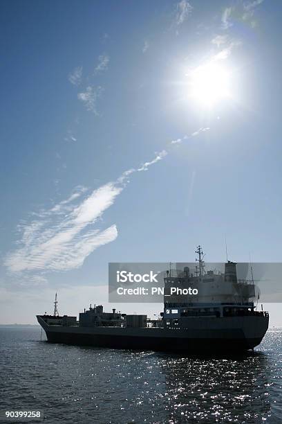 Navio De Transporte De Carga De Hidrocarbonetos Nevoeiro 02 - Fotografias de stock e mais imagens de Atividade Física