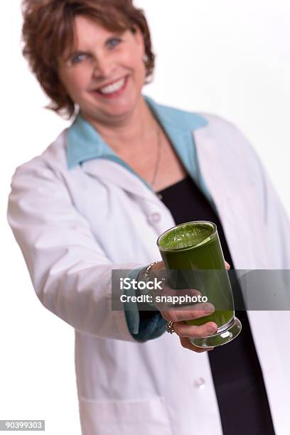 Gustosi Cocktail Verde - Fotografie stock e altre immagini di Accudire - Accudire, Adulto, Alimentazione sana