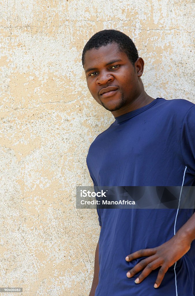 アフリカの男性ポーズ 2 - ほっそりしたのロイヤリティフリーストックフォト