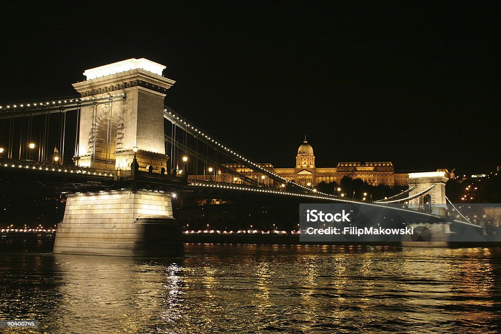 Budapeste cadeia de Ponte sobre o rio Danúbio - Royalty-free Amarelo Foto de stock