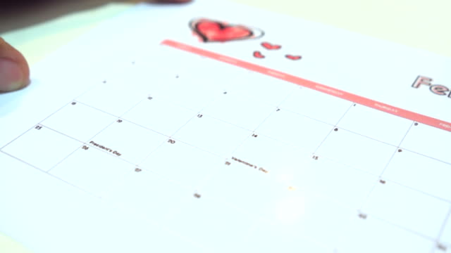 Drawing a heart for Valentines Day on Calendar