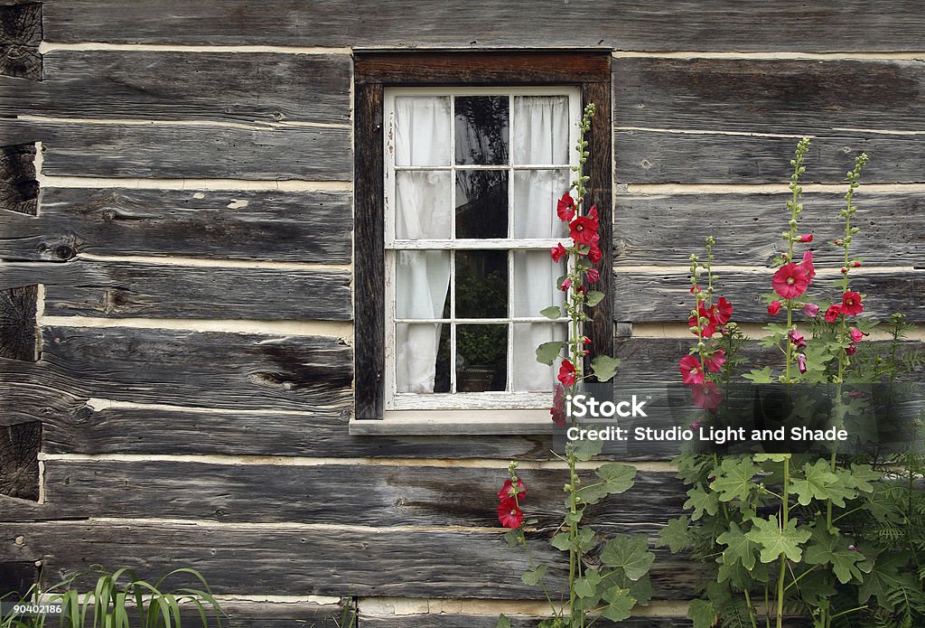 Fenêtre de vieille maison en bois - Photo de Architecture libre de droits