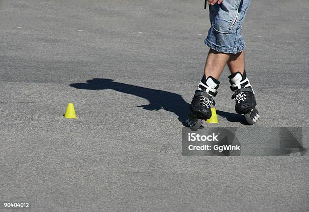 Skater - Fotografie stock e altre immagini di Allenamento - Allenamento, Asfalto, Calzature