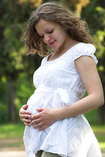 istock Pregnant woman 90404138