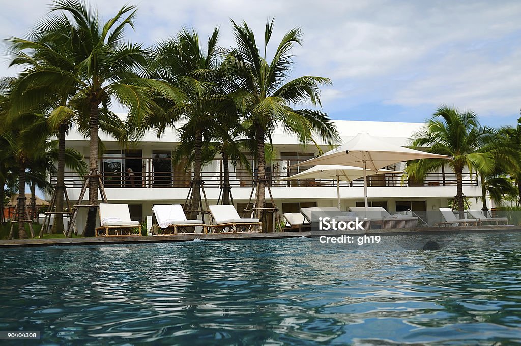 Junto a la piscina - Foto de stock de Actividad libre de derechos