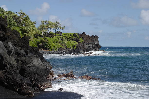 istock Waianapanapa Coastline 90405156