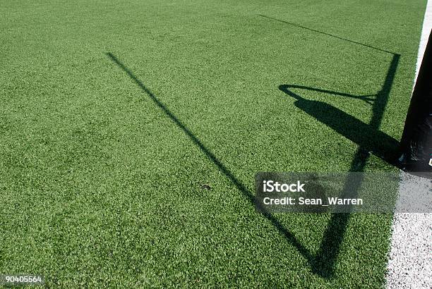 Calciare Dalle Ombre - Fotografie stock e altre immagini di Educazione secondaria - Educazione secondaria, Campo da football americano, Football americano