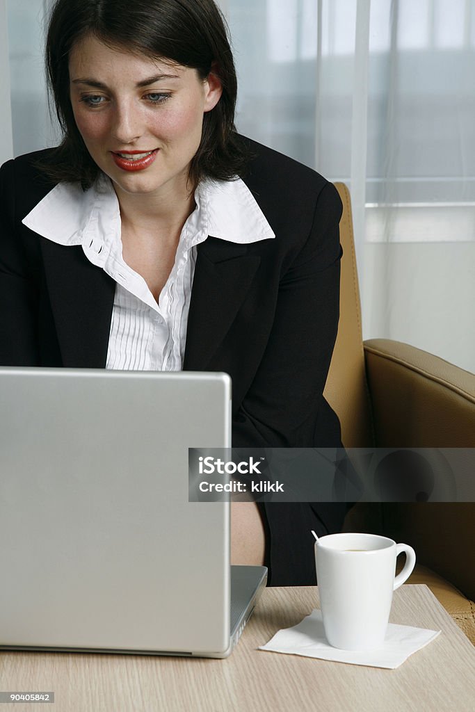 Business-Frau arbeitet auf einem laptop - Lizenzfrei Anwalt Stock-Foto