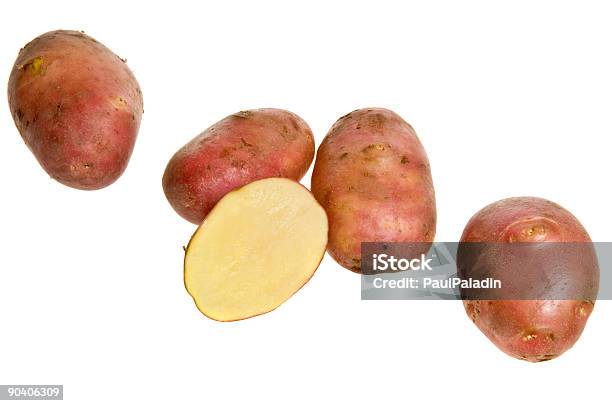 Ziemniaki Surowe - zdjęcia stockowe i więcej obrazów Czerwony ziemniak - Czerwony ziemniak, Bez ludzi, Białe tło