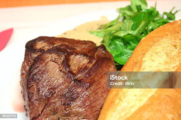 Bistec Foto de stock y más banco de imágenes de Alimento - Alimento, Bistec, Carne