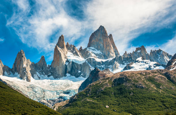 montaña fitz roy, el chalten, patagonia, argentina - andes fotografías e imágenes de stock