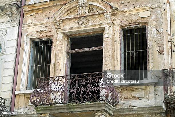 Varanda Em Ruína - Fotografias de stock e mais imagens de Abandonado - Abandonado, Antigo, Apodrecer