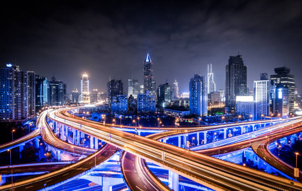 road-kreuzung in der nacht - shanghai skyline night urban scene stock-fotos und bilder