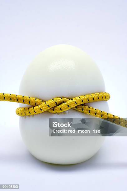 Foto de Loosing Peso Dieta Com Um Ovo e mais fotos de stock de Muito Pequeno - Muito Pequeno, Cinto, Corda